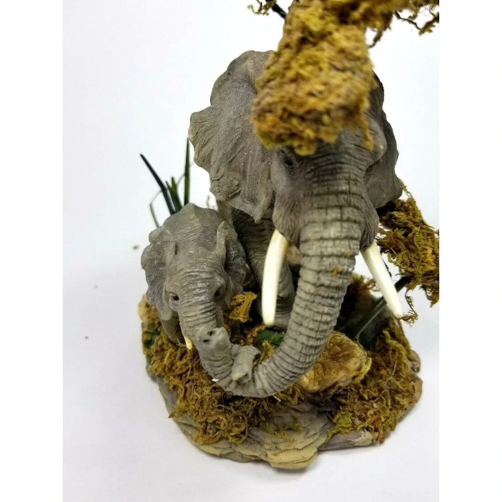 CLASSIC TREASURES  ELEPHANT SCULPTURE COLLECTION SERIES WITH BOX
